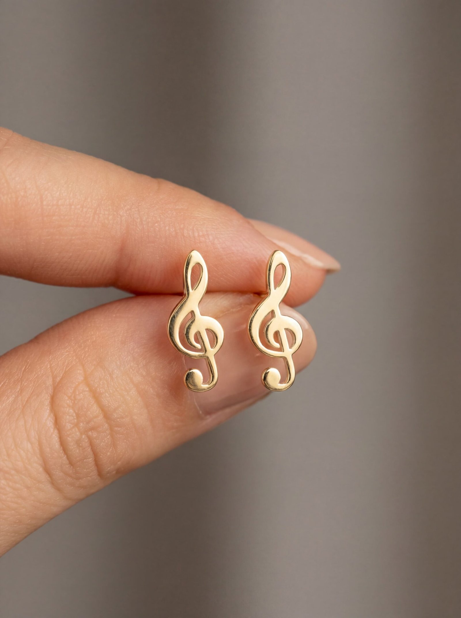 Sol Anahtarı Gümüş Küpe