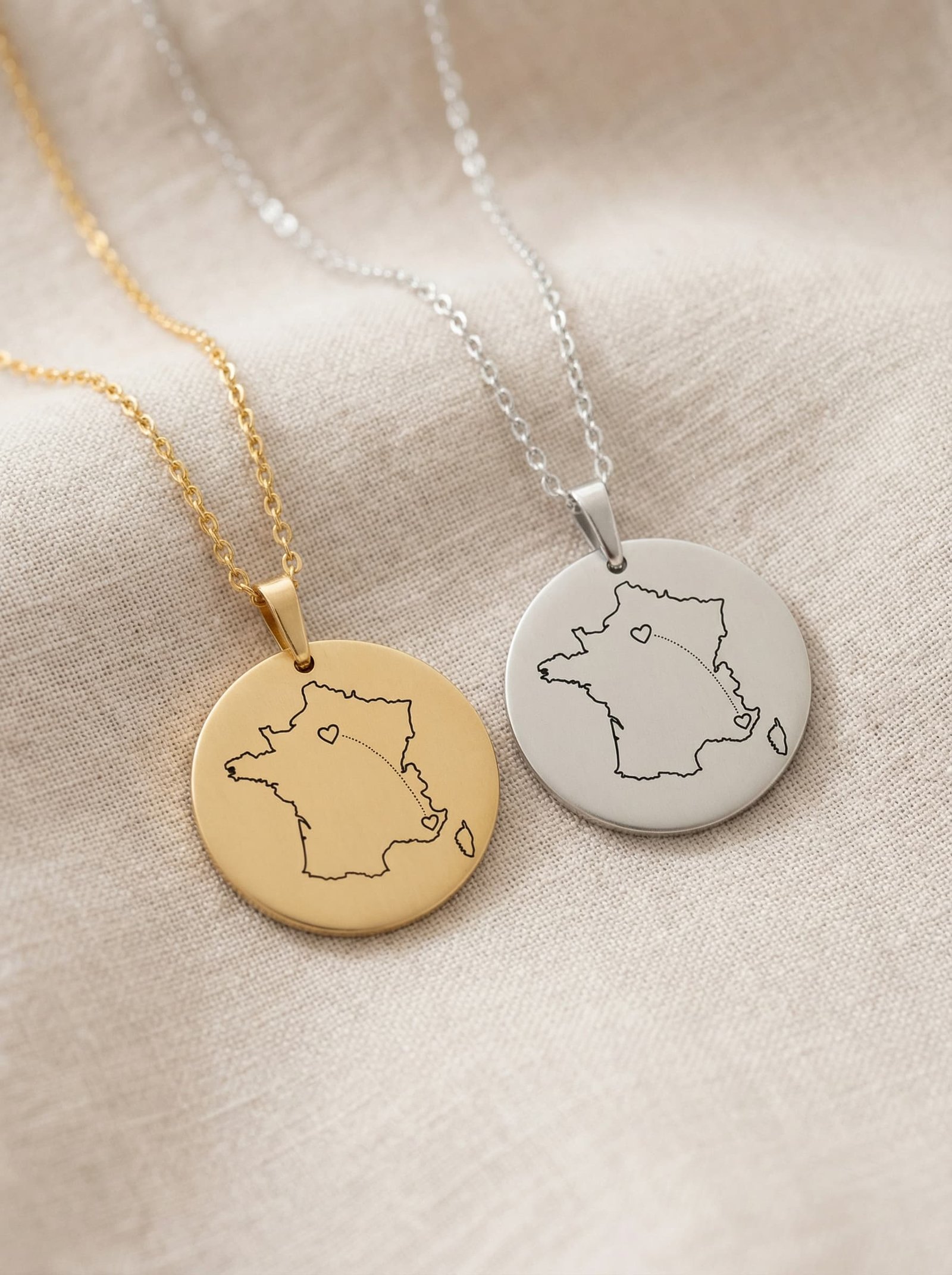 Kalpler Arası Mesafe Kolyesi – 925 Ayar Gümüş Kişiye Özel Harita Tasarımı